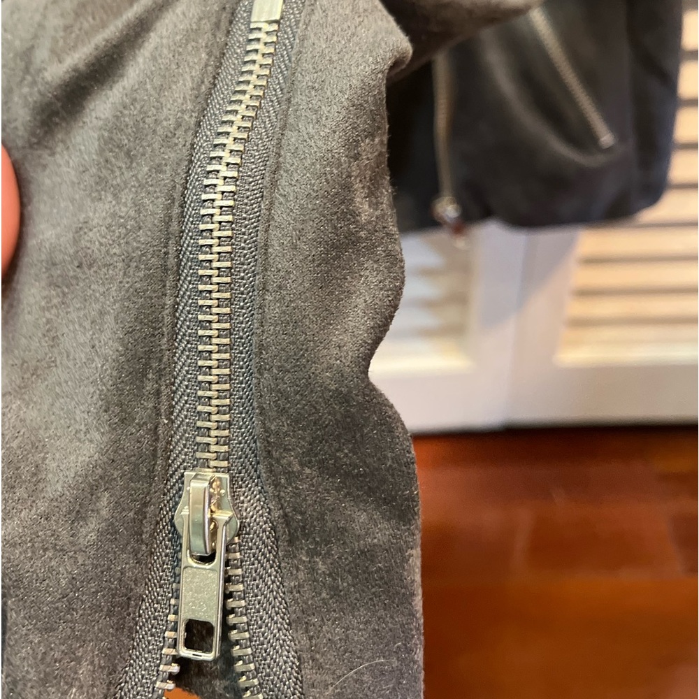 VICI grey suede cropped moto jacket. NEVER BEEN WORN! Size XS - Picture 5 of 5